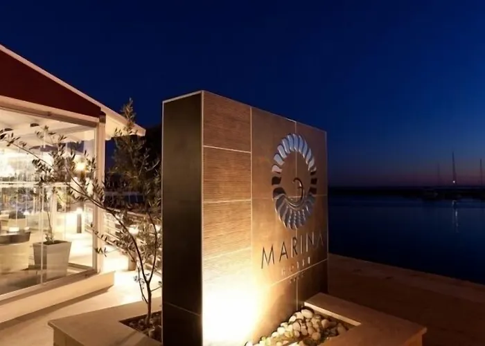 Marina 4*