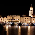 Marina 4*
