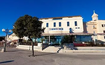 Marina Hotel