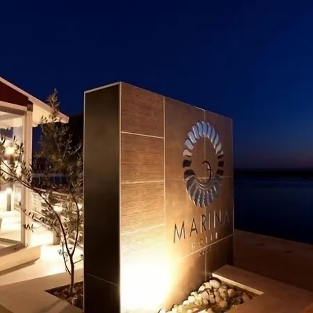 Marina 4*