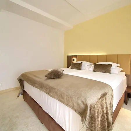Marina Hotel