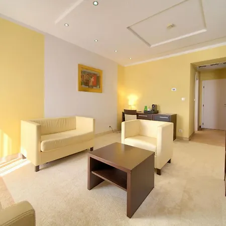 Marina Hotel