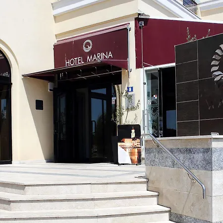 Отель Marina 4*