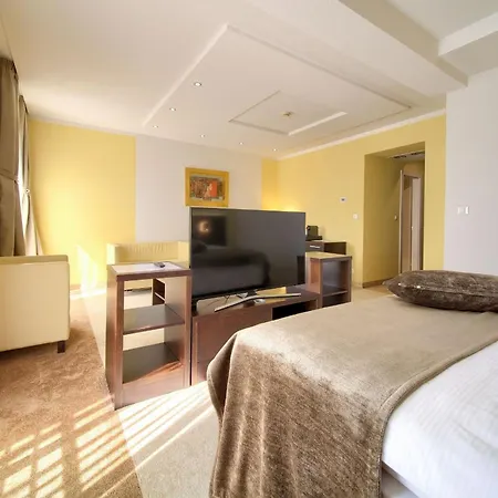 Marina Hotel