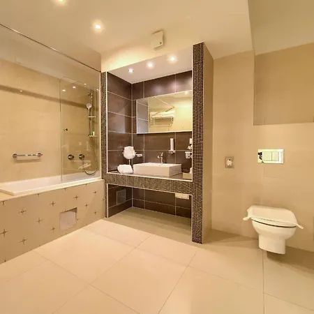 Marina Hotel 4*